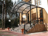 Козырек над входом