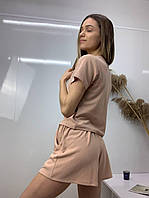 Бежевий костюм футболки шорти в рубчик