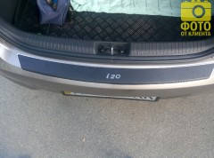 Накладка на бампер з загином для Hyundai i20 з 2010 р. (Nataniko Carbon)
