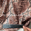 Кожзам Стрейч на трикотажі тиснений принт змії Пудра, фото 2