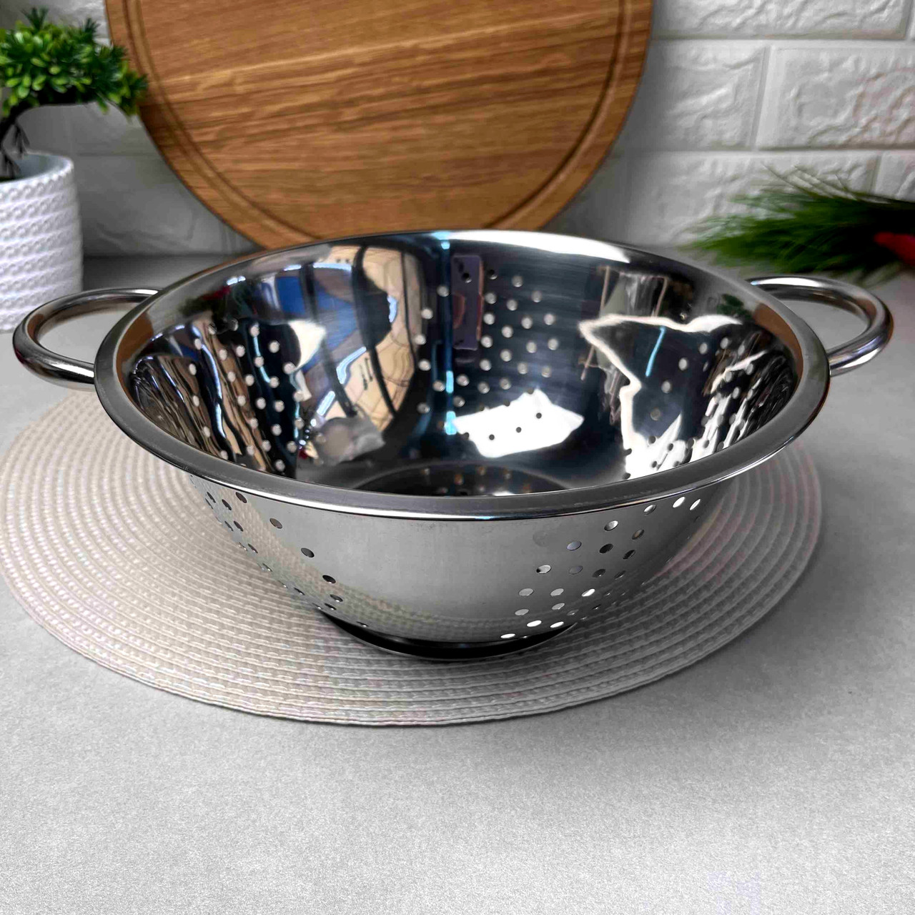 Великий металевий друшляк з великими отворами 26 см