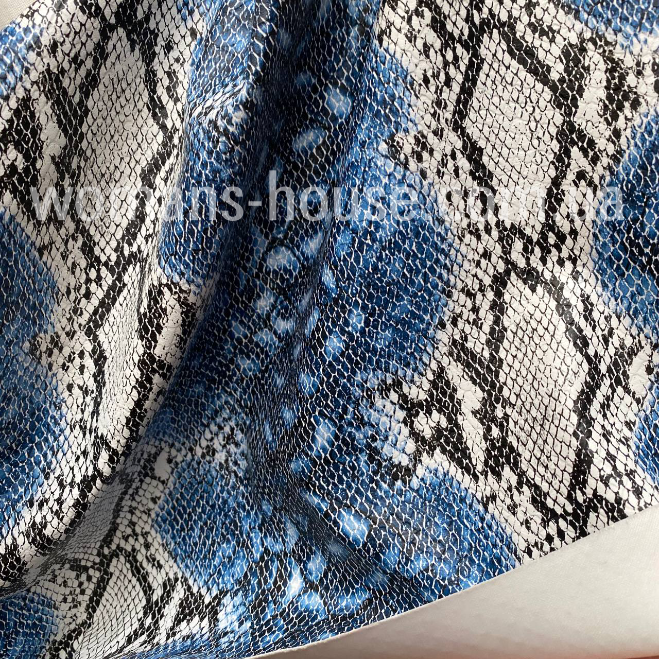 Кожзам Стрейч на трикотажі тиснений принт змії Блакитний, фото 1