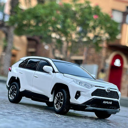 Модель автомобіля Toyota RAV4 2020 масштаб: 1:32. Іграшкова машинка Тойота РАВ4 біла (звук, світло). Металева інерційна машинка, фото 1