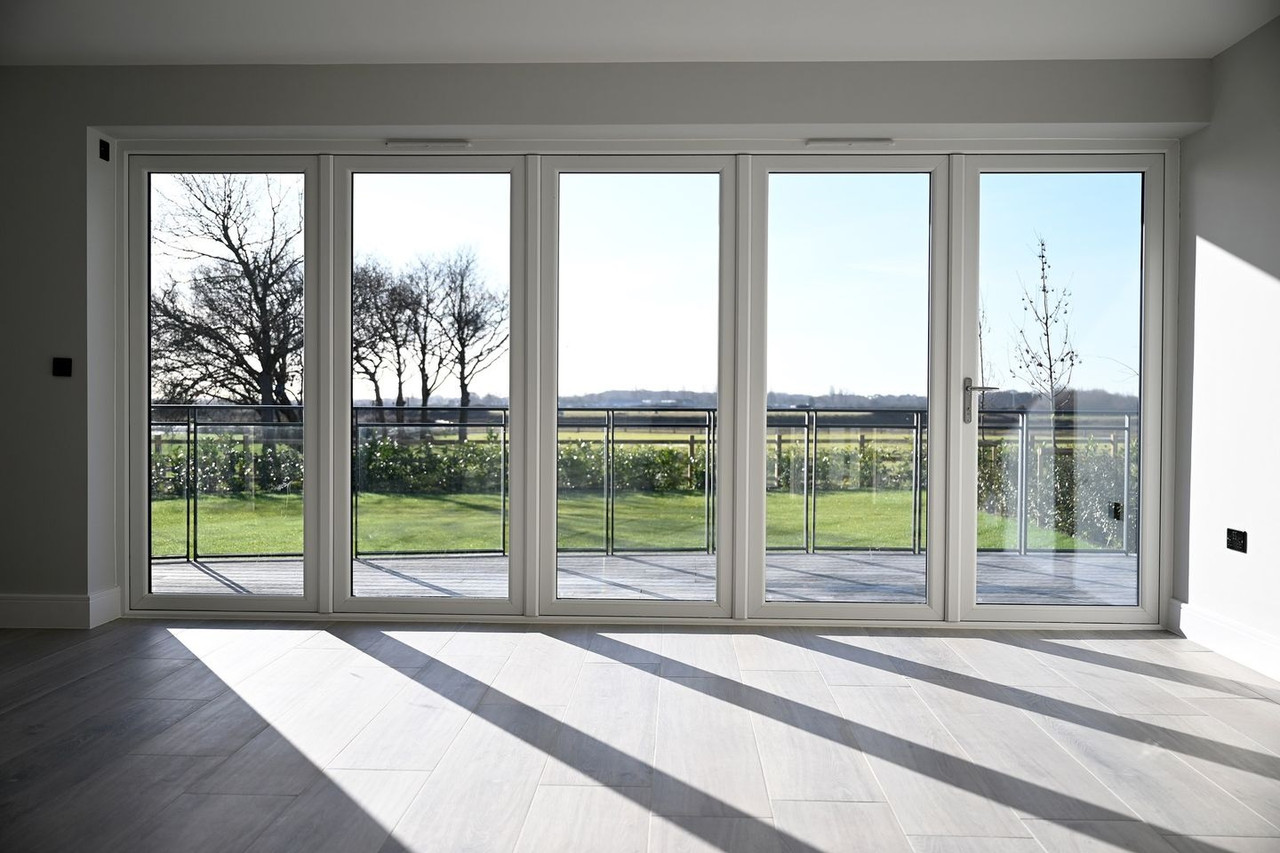 Вхідні групи двері металопластикові Рехау Rehau білі