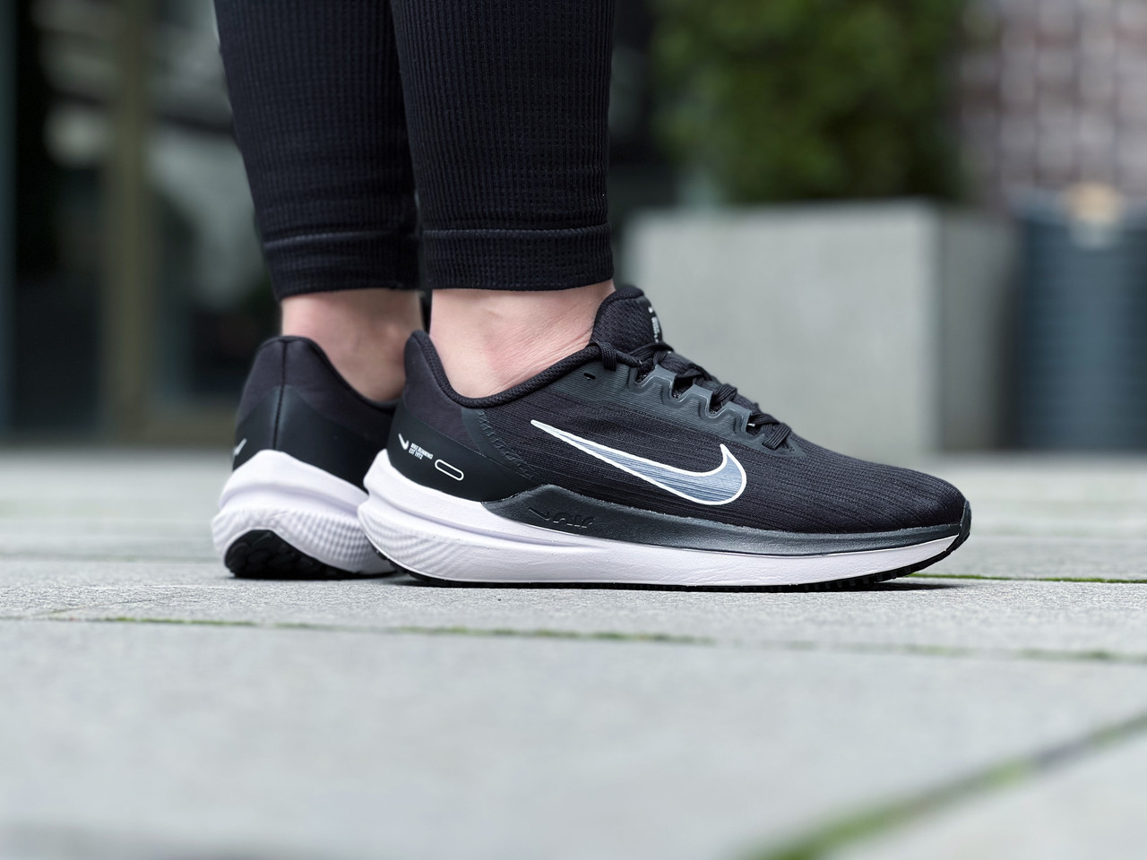 Кросівки жіночі Nike Air Winflo 9 Black/Smoke Grey / DD6203-001 (Розміри:36)