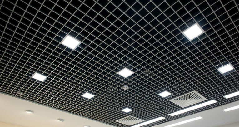 Алюминиевые решетчатые потолки ГРИЛЬЯТО 100 х 100 RAL 9005 черный - фото 10 - id-p726140859