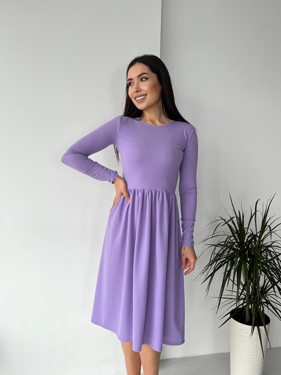 Трикотажна сукня з завішеною талією біля коліна