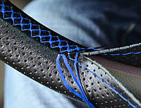 Оплетка руля, эко кожа, 37-38 см. черная с синим, перфорированная, cшиваемая Чехол на руль