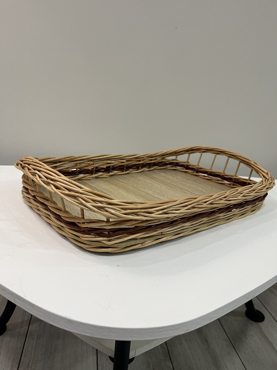 Піднос з лози