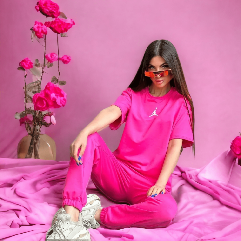 Жіночий спортивний костюм футболка та штани Nike Air Jordan рожевого кольору / Женский спортивный костюм