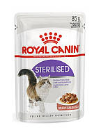 Упаковка влажного корма ROYAL CANIN STERILISED IN GRAVY для взрослых стерилизованных кошек 85 г х 12 шт