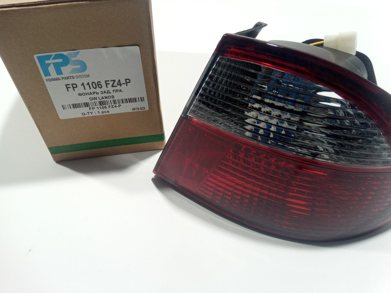 Ліхтар задній Lanos, FPS (FP 1106 FZ4-P) правий зовнішній (96324637)
