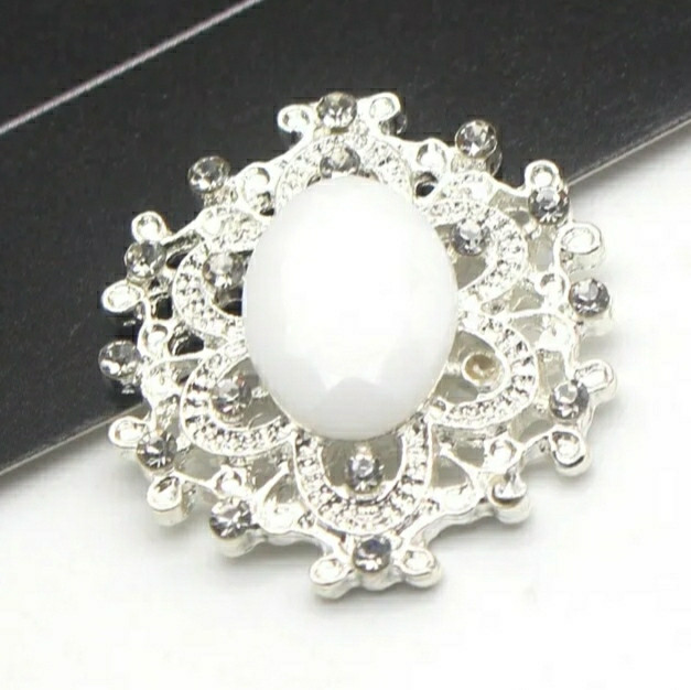 Камінь в срібній ажурній оправі 30*32 мм білий, фото 1