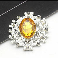 Камінь в сріблястій ажурній оправі 24*26 мм жовтий