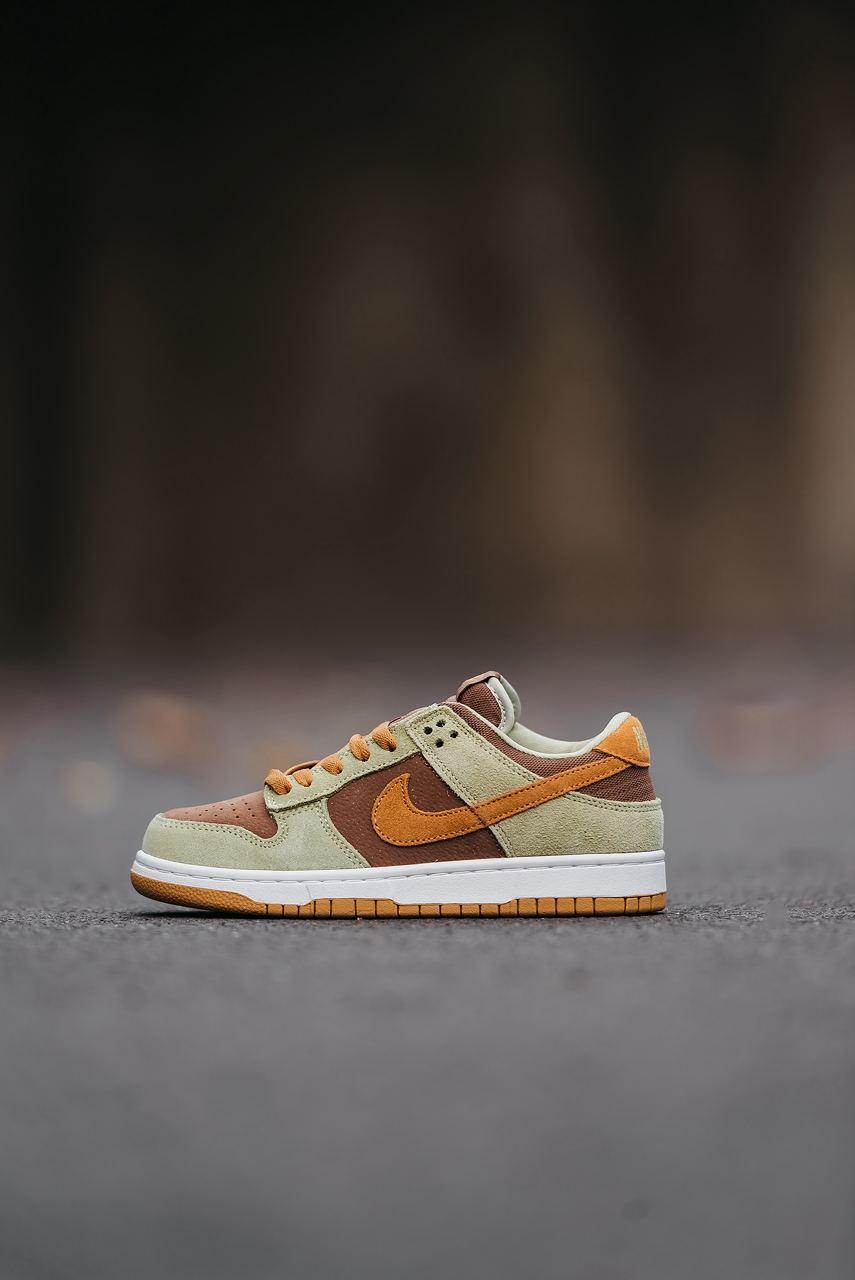 Кольорові жіночі кроссівки Nike SB Dunk Low Dusty Olive. Класні кросси жіночі на кожен день Найк СБ Данк.