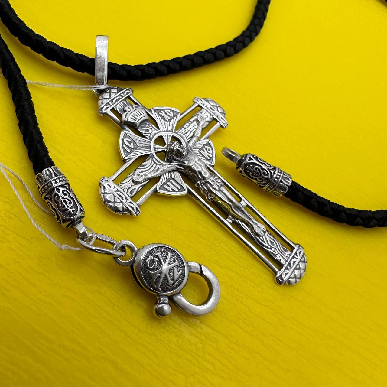 Серебряный прямой крест с шелковым шнурком в интернет-магазине «Family Jewelry»