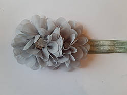 Дитяча сіра пов'язка з квіткою - розмір універсальний (на резинці), квітка 10см