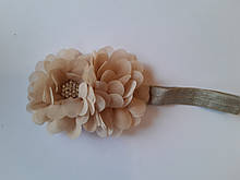 Дитяча кавова пов'язка з квіткою - розмір універсальний (на резинці), квітка 10см
