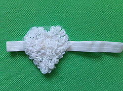 Дитяча біла пов'язка - сердечко 7см, розмір універсальний (на резинці)