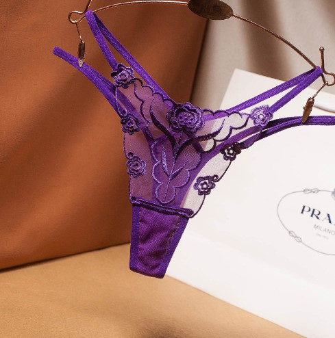 Еротичні стрінги з квітковим принтом універсальний фіолетовий