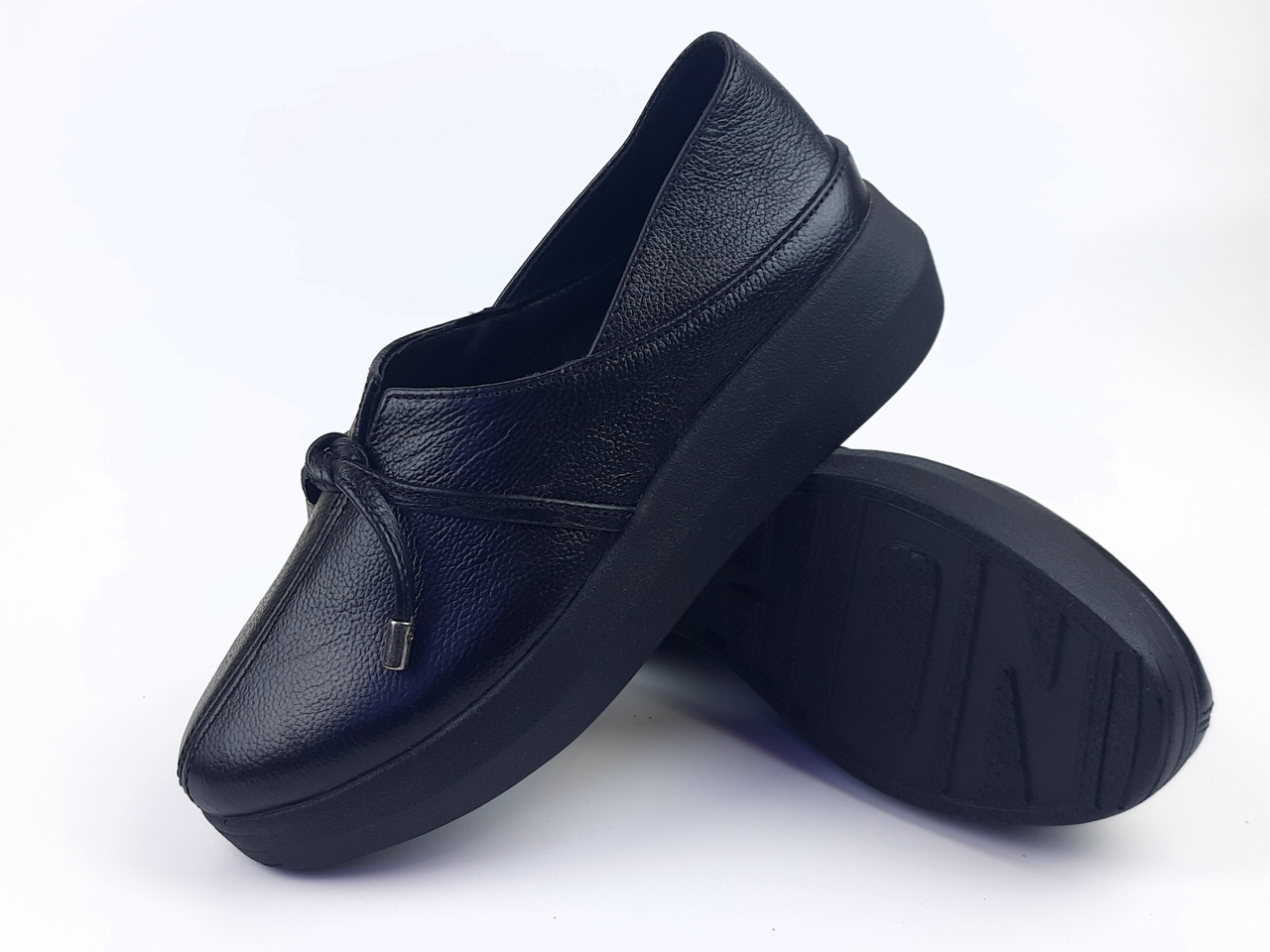 Жіноче взуття сліпони чорні з натуральної шкіри для дівчат 36 розмір розпродажу