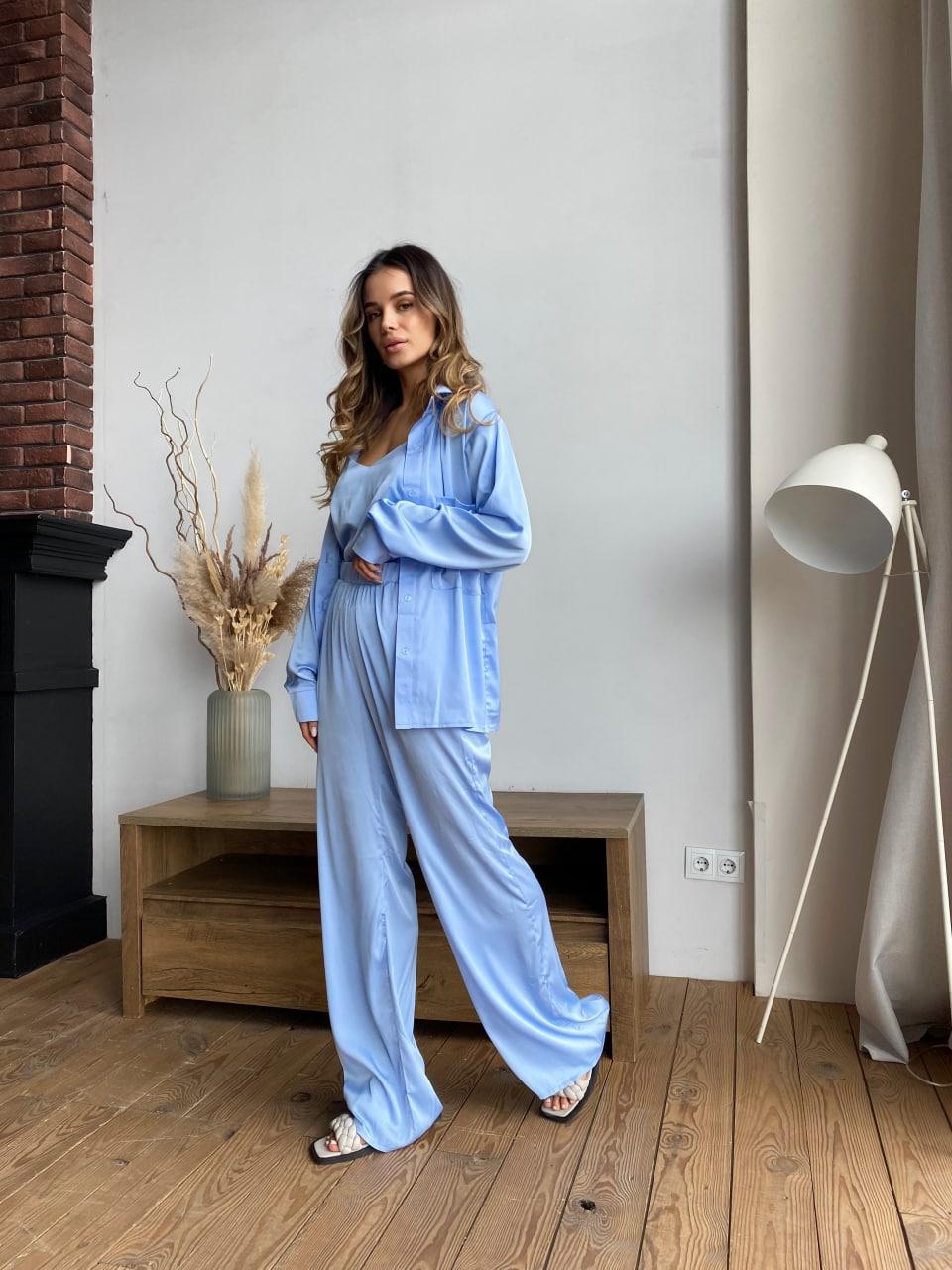 Ефектний жіночий шовковий костюм трійка Круїз - сорочка оверсайз, майка та брюки труби Df5411