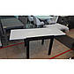 Білий скляний стіл на кухню Слайдер 81.5-163Х67 см з дерев'яними ніжками чорного кольору, фото 3