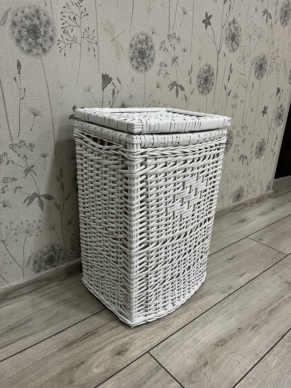 Кошик для білизни плетений з лози
