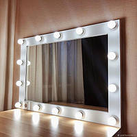 Гримерні в рамі з лампами