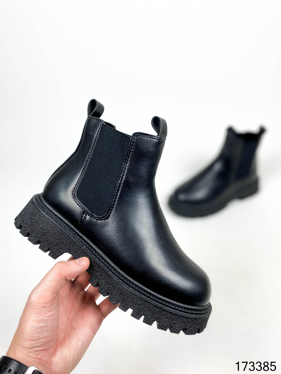 Женские зимние ботинки из эко кожи черные на меху - фото 6 - id-p1819386531