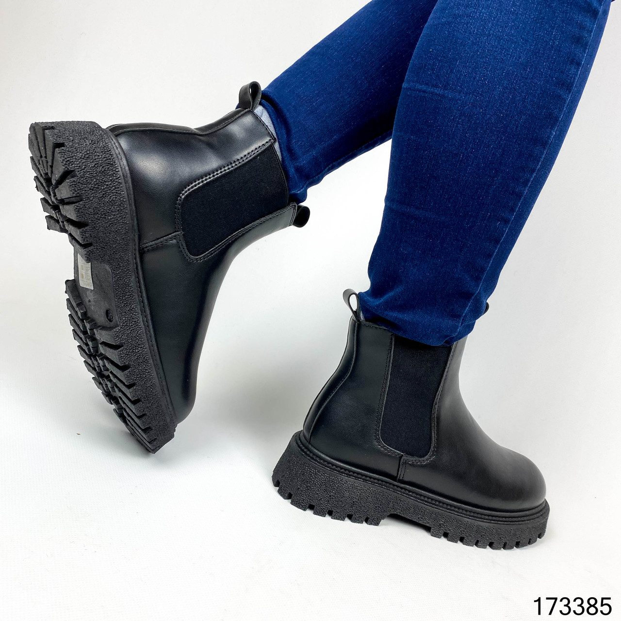 Женские зимние ботинки из эко кожи черные на меху - фото 7 - id-p1819386531