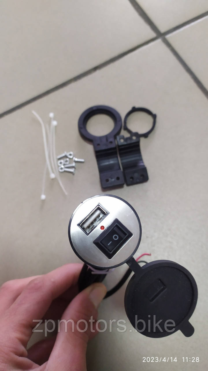 USB розетка 2.1А на кермо для мотоцикла tk576