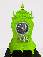 Настільний годинник стилізований під старовину зеленого кольору