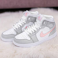 Жіноче взуття з рожевим лого Nike Air Jordan 1 Retro. Сірі кросси жіночі Найк Аір Джордан на кожен день., фото 8