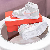 Жіноче взуття з рожевим лого Nike Air Jordan 1 Retro. Сірі кросси жіночі Найк Аір Джордан на кожен день., фото 11