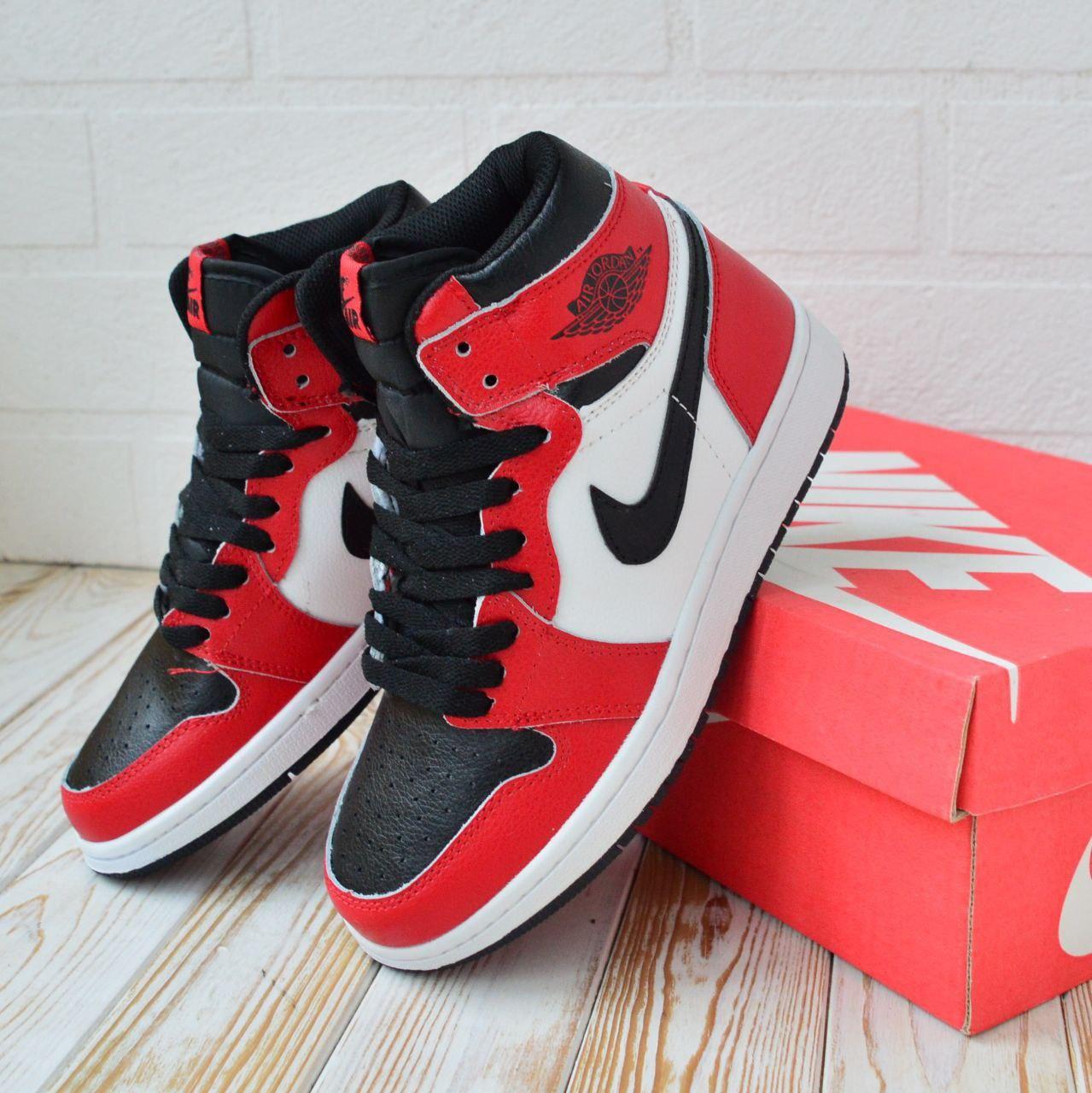 Червоне жіноче взуття Nike Air Jordan 1 Retro. Стильні кросси жіночі Найк Аір Джордан на кожен день.
