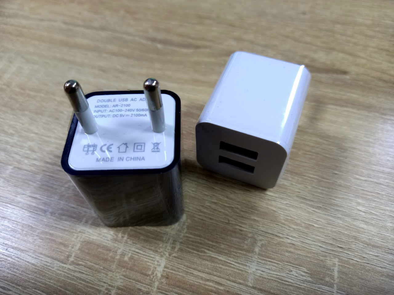 Блок живлення, адаптер Кубик, мережевий зарядний пристрій на 2 USB 5V Заряджання кубик (чорний/білий)