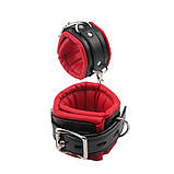 Наручники на щиколотки чорного кольору Chisa Luxury Fetish Кайф, фото 2