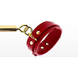 Розпорка БДСМ золотистого кольору з червоними манжетами для ніг Taboom Кайф, фото 5