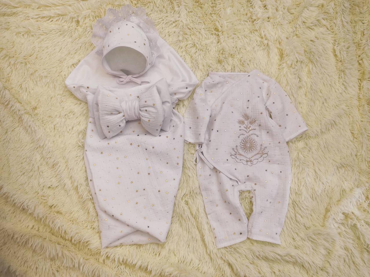 Літній мусліновий конверт + комбінезон із шапочкою для дівчинки, глітер золоті зірочки на білому, фото 1