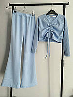 Летний костюм брючный в рубчик для девочки подростка голубой кроп топ + брюки клеш комплект с топом и штанами