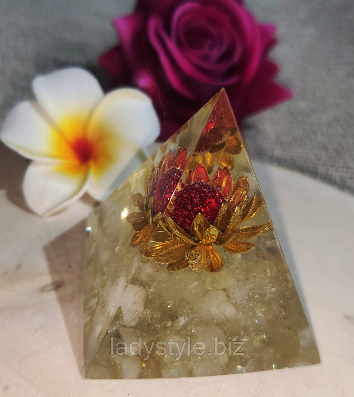 Піраміда-гармонізатор із натуральними каменями від студії www.LadyStyle.Biz