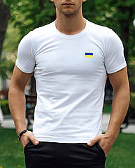 Чоловіча літня однотонна футболка у білому кольорі з прапором України ||