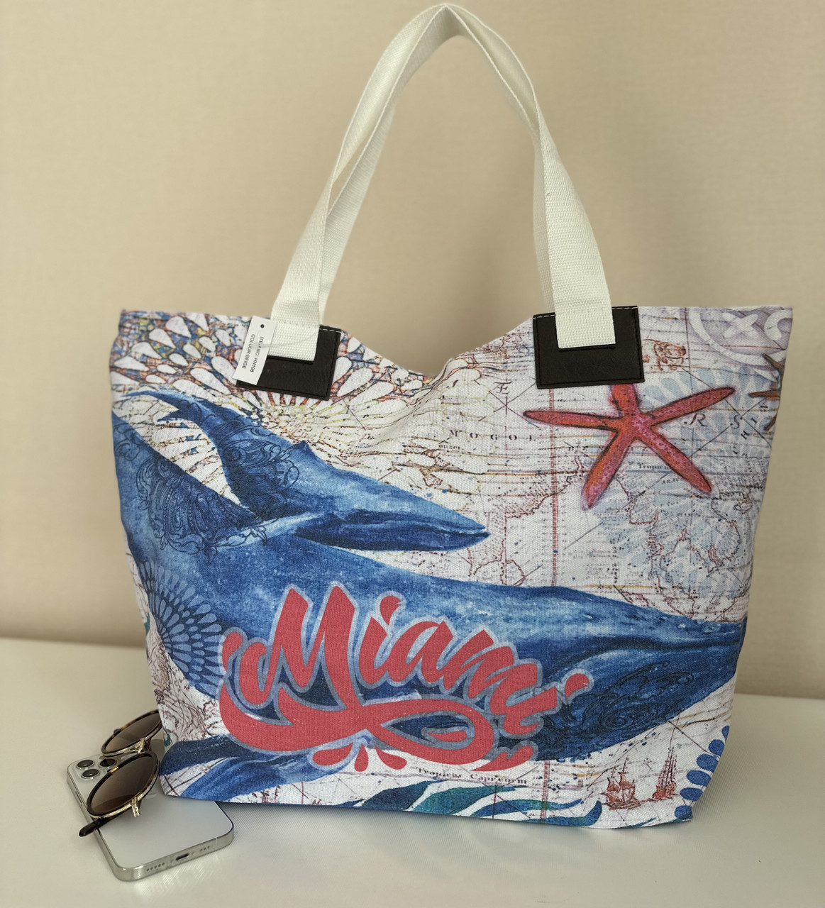 Велика яскрава пляжна сумка містка з китами