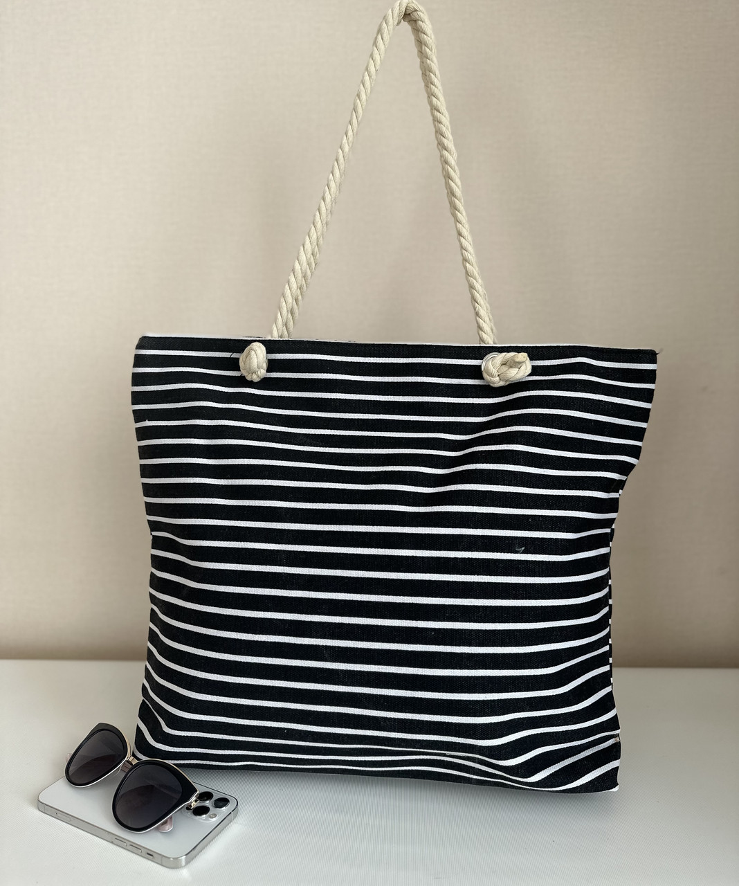 Пляжна сумка в чорно-білу смужку