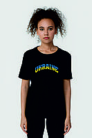 Жіноча футболка чорна з наклейкою "UKRAINE"