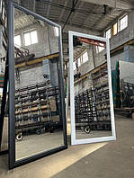 В класичній об'ємній рамі з ніжкою