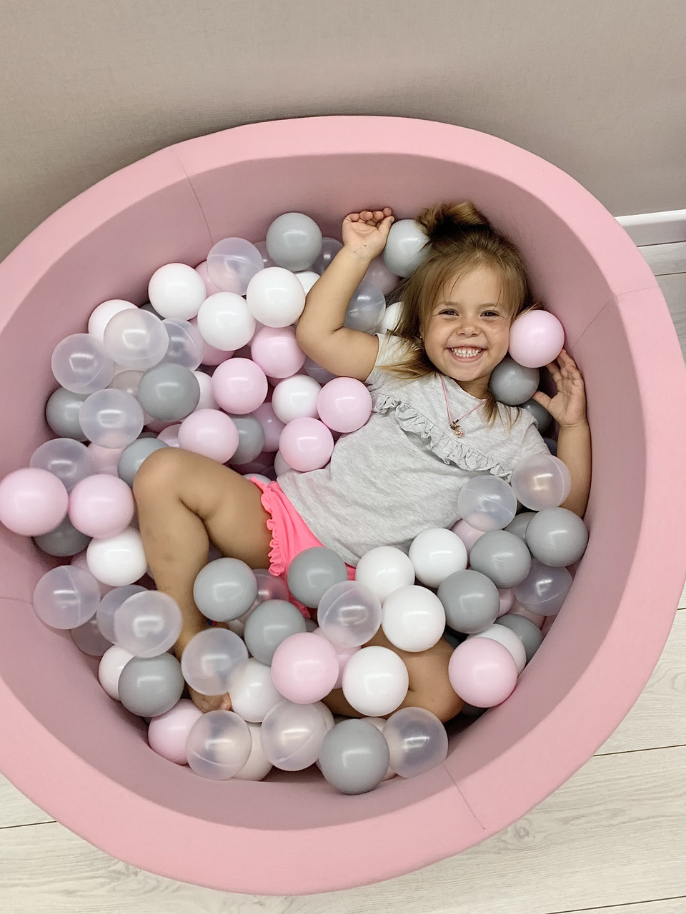 Рожевий дитячий сухий басейн з кульками
