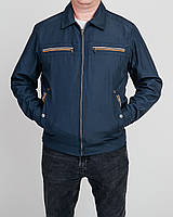 Чоловіча куртка (вітрівка) синього кольору.