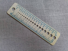 Лінійка для вимірювання діаметра спиць та гачків